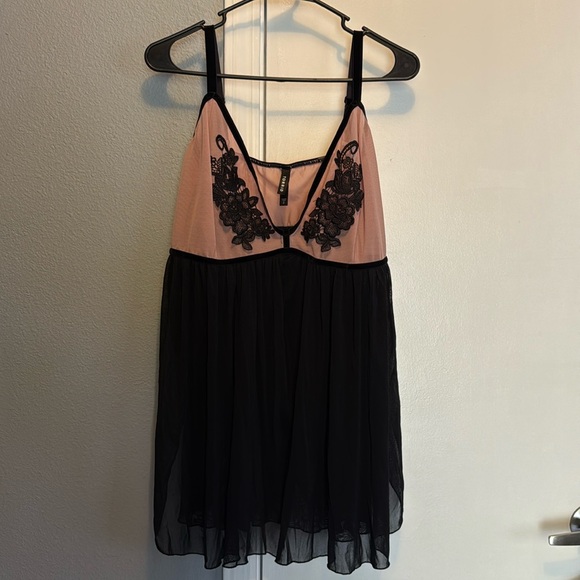 torrid Other - Torrid Pink & Black Floral Applique Mesh Babydoll